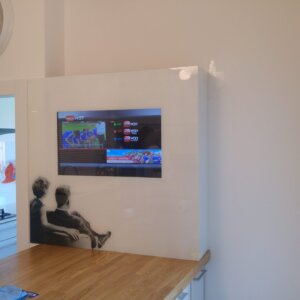 קיר טלויזיה זכוכית